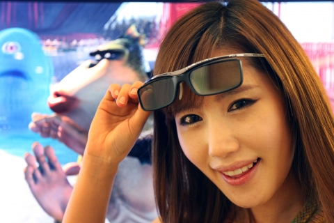 삼성전자, CES 2011서 세계 초경량 명품 3D 안경  선보여