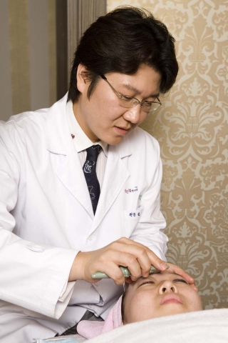 자연성형전문가 김경모원장