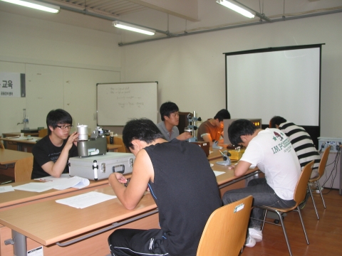 동명대학교 공용장비센터의 정밀측정 체험 교육장면