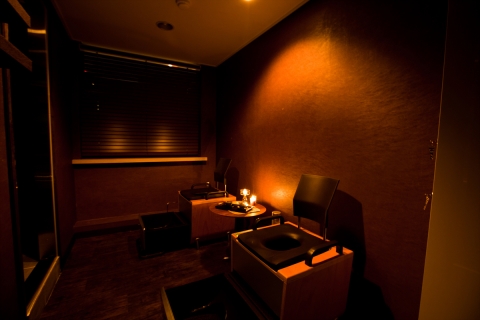 스파스타내  좌훈방. 좌훈과 족욕을 동시에 즐길수 있다. 한약재를 우려낸 증기가 장내의 굳어있는 지방을 녹여주고 내장의 기능을 촉진시키는 효과가 있어 고객들로부터 반응이 좋다고 한