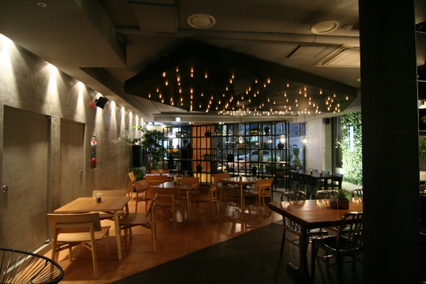 아시아 퓨전 레스토랑으로 신촌 문화의 새 역사를 다시 쓴다