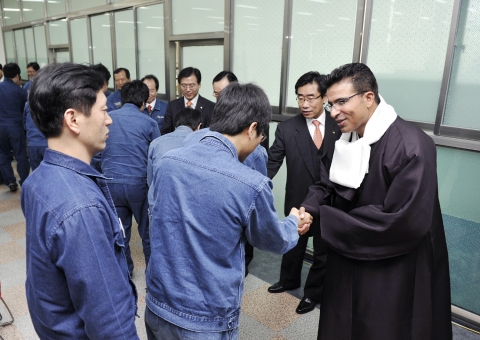 S-OIL 수베이 CEO, 한복 입고 공장에서 새해맞이