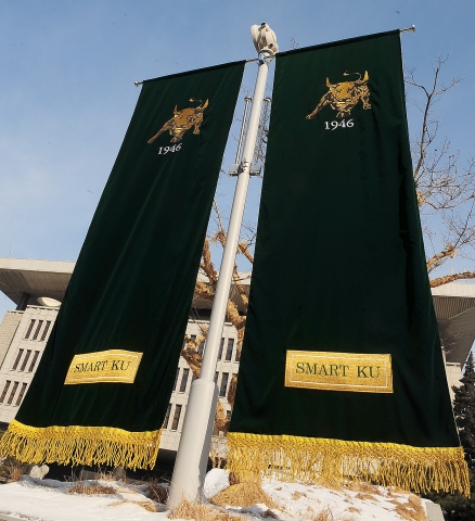 건국대 새 브랜드 SMART KU 가로등배너·휘장 캠퍼스 설치