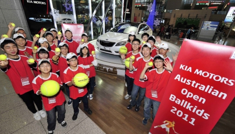 5일 오후, 출발에 앞서 인천공항에 모여 힘찬 출발을 준비하고 있는 2011 호주오픈 볼키즈 한국대표들.