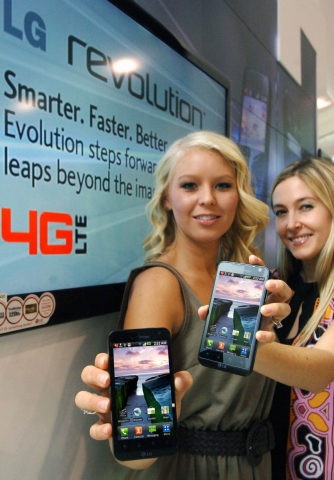 LG전자, LTE 스마트폰 ‘레볼루션’ 첫 공개