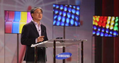 삼성전자 영상디스플레이 사업부 윤부근 사장이 6日(현지시간) 美 라스베가스 CES 2011 개막 기조연을 하고있다.