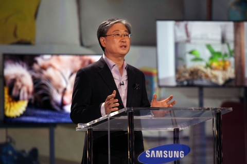 삼성전자 영상디스플레이 사업부 윤부근 사장이 6日(현지시간) 美 라스베가스 CES 2011 개막 기조연을 하고있다.