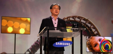 삼성전자 영상디스플레이 사업부 윤부근 사장이 6日(현지시간) 美 라스베가스 CES 2011 개막 기조연을 하고있다.