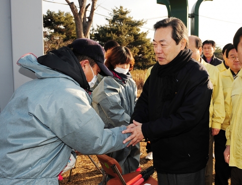 구제역 방역대책 이동초소 방문한 맹형규 행안부장관