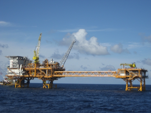 현대중공업이 수행한 해양 설치공사.베트남 롱도이(Rong Doi))