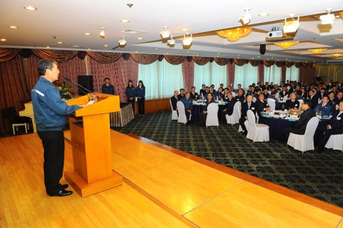 현대중공업 이재성 사장이 217개 협력사 대표들을 초청한 가운데 신년회를 갖고, 올해 협력사에 대한 지원을 더욱 강화해나가겠다고 밝혔다.