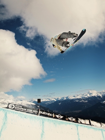 MINI, 스노보드 전문 브랜드 버튼과 세계 최대 스노보드 행사 진행