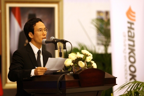 인도네시아 정부 환영 인사에 답사하고 있는 한국타이어 경영기획본부장 조현범 부사장