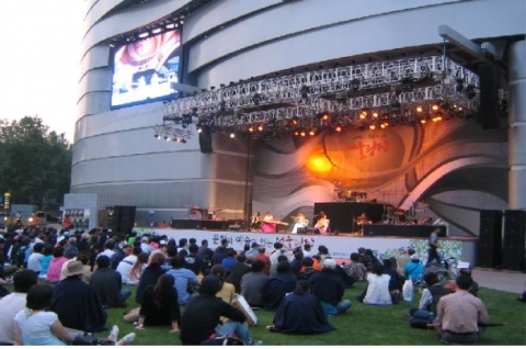 올해 서울광장엔 문화와 예술이 없다