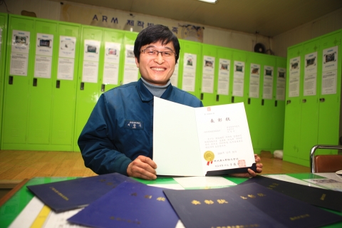 2010년 현대중공업 전사 제안왕에 오른 이창식 기사