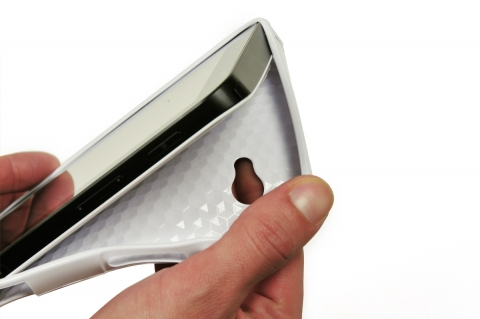 손에 잡히는 느낌은 부드럽지만, 미그럽지 않아 밀찰력과 그립감을 제공하여 안정적으로 휴대가능