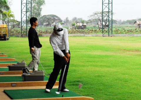 라오스에서 골프를 지도하는 차승환 프로는 