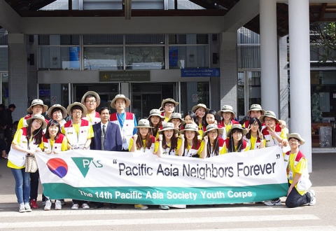 동계해외봉사활동을 펼친 PAS라오스 봉사단원들이 한국행 비행기를 기다리며 비엔티안 국제공항에서 사진을 촬영했다.