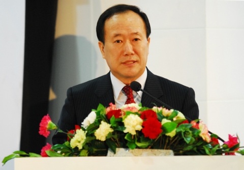 개장식에 참석, 축사를 하고 있는 증권거래소 김봉수 이사장