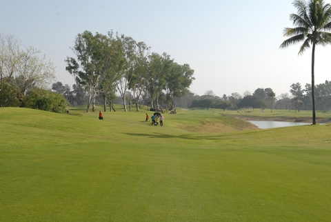 1년간의 리모델링 공사를 끝내고 본격적인 손님맞이에 들어간 라오컨트리클럽(LCC)은 첫날, 골퍼들로부터 동남아시아 최고의 그린이라는 평가를 받았다.