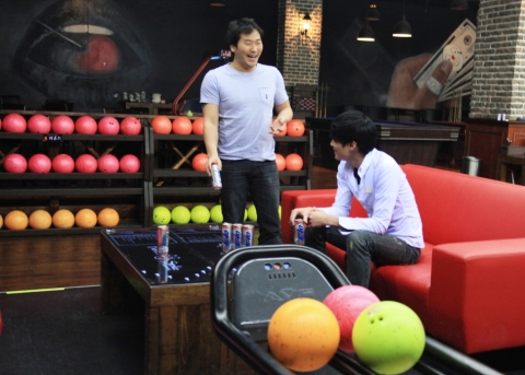 에너지드링크 마크 볼링장 샘플링 행사