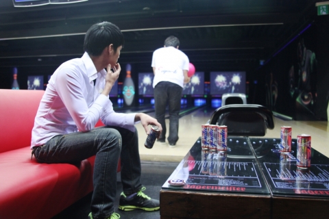 에너지드링크 ‘마크’, 볼링장에서 샘플링 행사 진행