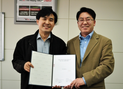 kt 서태석 홈FI본부장(사진 오른쪽)과 ktis 전병선 AD부문장