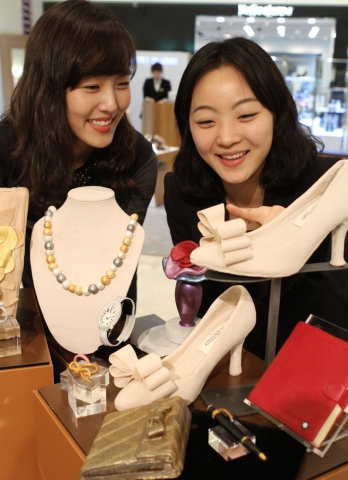 현대百, 초콜릿아트 작품 전시