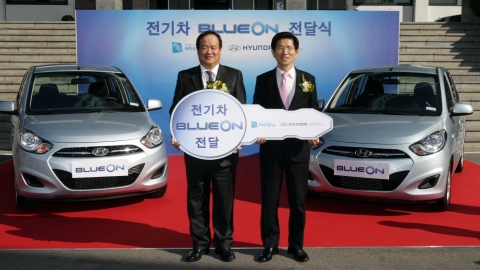 현대차, 경기도에 전기차 ‘블루온’ 업무용 차량 전달