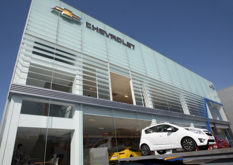 세계 최초로 쉐보레의 새로운 글로벌 대리점 기준에 맞춰 문을 연 쉐보레 북일산 대리점