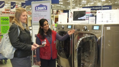 LG전자가 지난해까지 3년 연속 전세계 세탁기 시장에서 매출액 및 수량 기준 시장점유율 1위를 차지하며 가전의 명가로서 자존심을 지켰다. 사진은 지난 27일 북미 캐나다 온타리오주