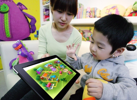 KT는 ‘뿡뿡이’, ‘디보’, ‘코코몽’ 등 국내 인기 유아캐릭터를 활용해 아이패드에서 놀이와 교육을 동시에 할 수 있는 ‘올레유치원’ 서비스를 29일 출시했다.