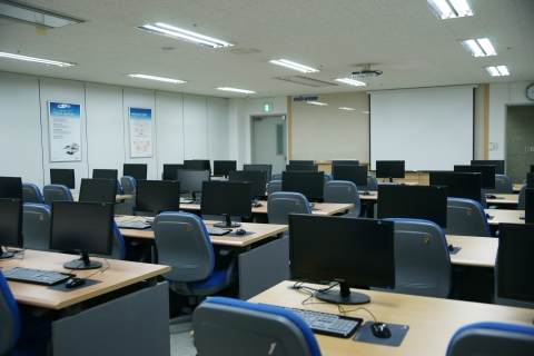 최적의 실습 교육환경을 가자춘 MDS아카데미 2차 교육센터 내부 강의장 전경