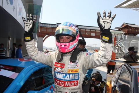 이번 티빙 슈퍼레이스 개막전에서 우승을 차지한 시케인레이싱팀의 밤바타쿠 선수