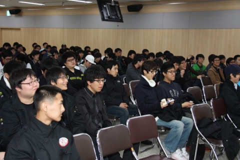 사회복무요원들의 복무의욕을 고취하고 자긍심을 강화 한다는 목적으로 마련된 이날 행사는 한국보건복지인력개발원 대구사회복무교육센터가 주관했다.