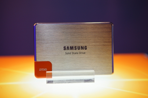 삼성전자가 자체 브랜드로 지난 1월부터 국내에 출시한 '삼성 SSD 470' 모델