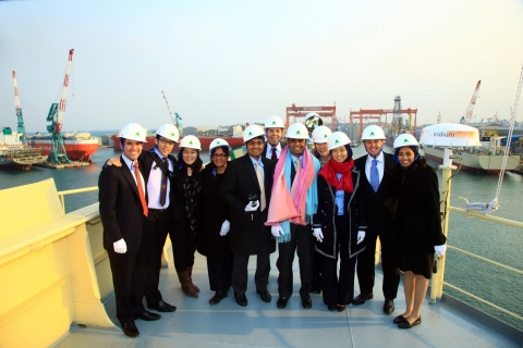 현대중공업을 방문한 스탠포드대 경영대학원생들의 모습.