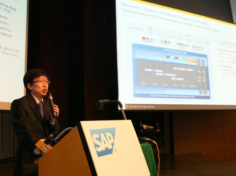 SAP 코리아는 12일 대한상공회의소 국제회의장에서 ‘SAP 솔루션 페어 2011’을 성황리에 개최하고 인메모리 컴퓨팅, 모바일, 클라우드 등의 최신 기술을 통한 경영혁신 방안을 제시했다.