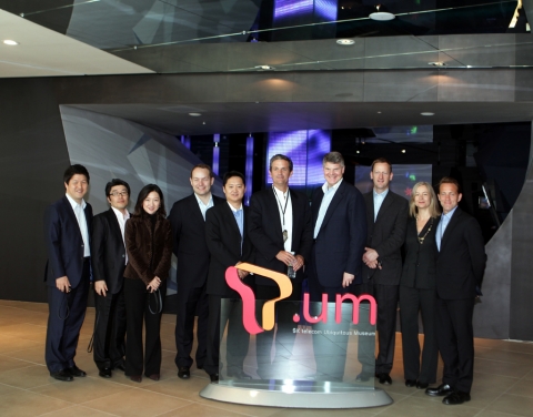 월트 디즈니社의 벤 파인(Ben Pyne)사장(사진 오른쪽에서 네번째) 및 경영진이 서울 을지로 SK텔레콤 본사에 위치한 글로벌 ICT 체험관 티움(T.um)을 방문해 한국의 앞선 ICT기술을 체험했다.