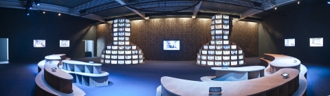 삼성전자가 12일(현지시간) 이태리에서 세계 최대의 디자인 전시행사인 '제50회 밀라노 가구박람회'에 참가해「Lead me to your door!」주제로 특별전시회를 개최했다. 특별전시회의 전체 사진 - 기술이 인간의 소통을 이롭게 하고,「Smart Creator」를 지향하는 삼성의 의지를 표현했다.