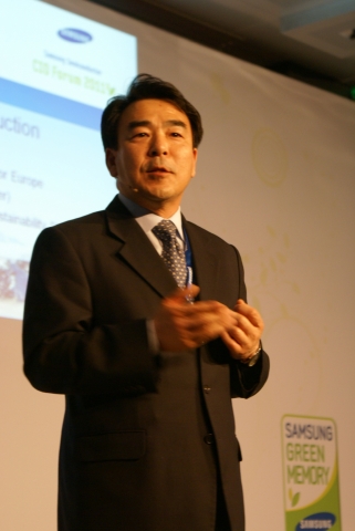 독일 뮌헨에서 개최된 '삼성 반도체 CIO 포럼'  에서 참석자들에게 구주총괄(DS) 한재수상무가 환영 인사를 하고 있다.