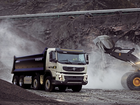 볼보 신형 FMX 덤프트럭