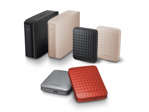 삼성전자가 2011년 외장하드 신규 라인업 'M시리즈'를 본격 출시한다.
2.5인치 휴대용 외장하드는 500GB(기가바이트)/1TB(테라바이트) 용량의 