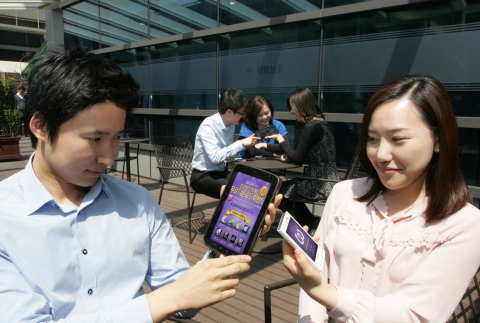 LG유플러스(부회장 이상철 / www.lguplus.com)는 컴투스, 게임빌, EA모바일, 마나스톤 등 국내 대표 모바일게임 4개사와 손잡고, 자사 SNS(Social Networking Service)인 와글(Wagle)을 통해 인기 게임 애플리케이션을 무료로 제공하는 이벤트를 개최한다.