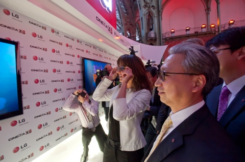 LG CINEMA 3D TV with Sophie Marceau