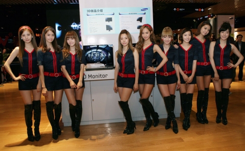 삼성전자가 4월 23일, 중국 북경CGV 싱싱궈지잉청(星星国际影城)에서 소녀시대를 초청해 IT 신제품 출시 발표 행사를 열었다.  삼성전자는 이 날 행사에서 소녀시대와 함께 3D 모니터, 프리미엄 노트북 시리즈 9 등 다양한 IT 신제품을 선보였다.