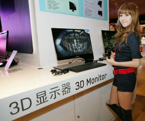 삼성전자가 4월 23일, 중국 북경CGV 싱싱궈지잉청(星星国际影城)에서 소녀시대를 초청해 IT 신제품 출시 발표 행사를 열었다.  삼성전자는 이 날 행사에서 소녀시대와 함께 3D 모니터, 프리미엄 노트북 시리즈 9 등 다양한 IT 신제품을 선보였다.