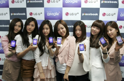 LG유플러스(부회장 이상철 / www.lguplus.com)의 SNS(Social Networking Service) 와글이 7인조 신인 걸그룹 에이핑크(Apink)의 공식 SNS 채널로 지정됐다.
