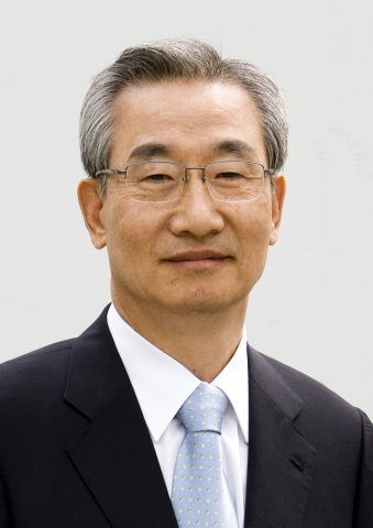 이강국 헌법재판소 소장