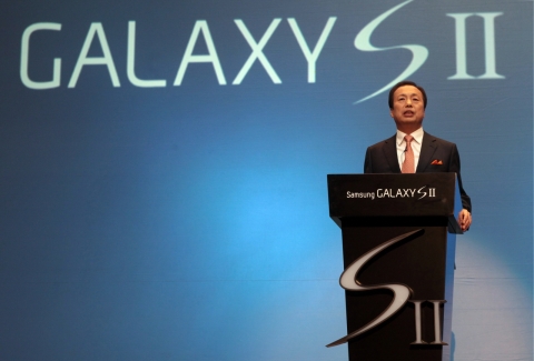 삼성전자는 28일 서초동 삼성전자 서초사옥 다목적홀에서 '갤럭시SⅡ' 미디어데이를 개최했다.무선사업부장 신종균 사장이 삼성전자의 전략 스마트폰 '갤럭시S